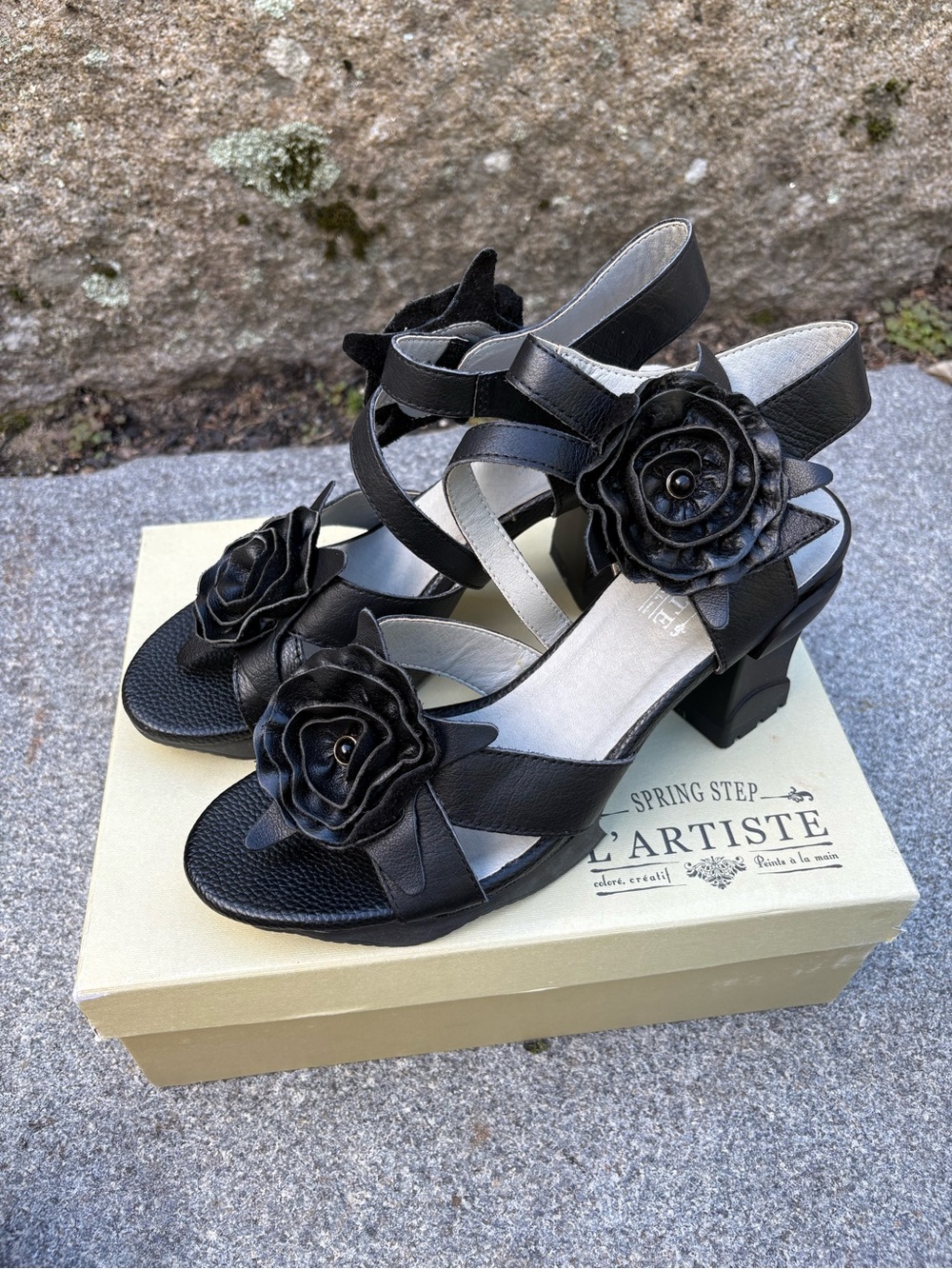 L'Artiste Spring Step Black Leather Floral Block Heel Sandals